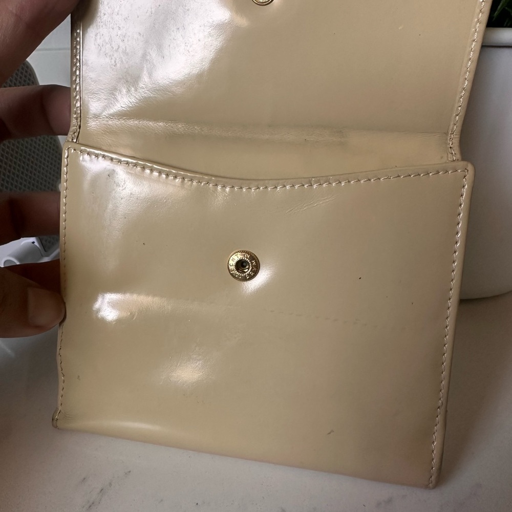 Authentic Gucci Beige Patent Leather Wallet - Picture 13 of 16